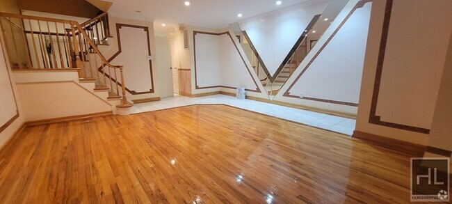 Building Photo - Spacious 3-Bedroom Duplex Home with Huge L... Unit 2