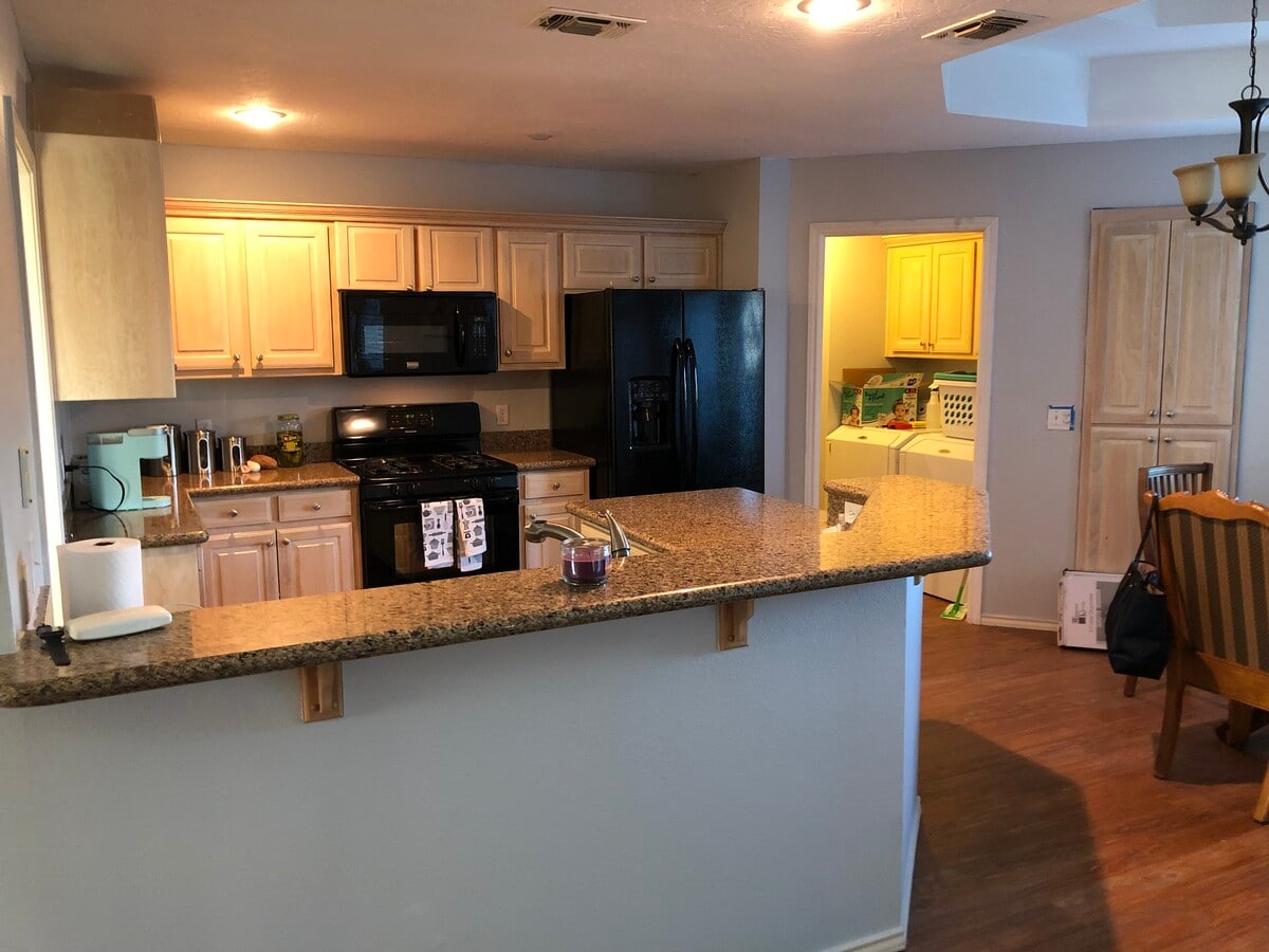 Photo - 825 Fairway St