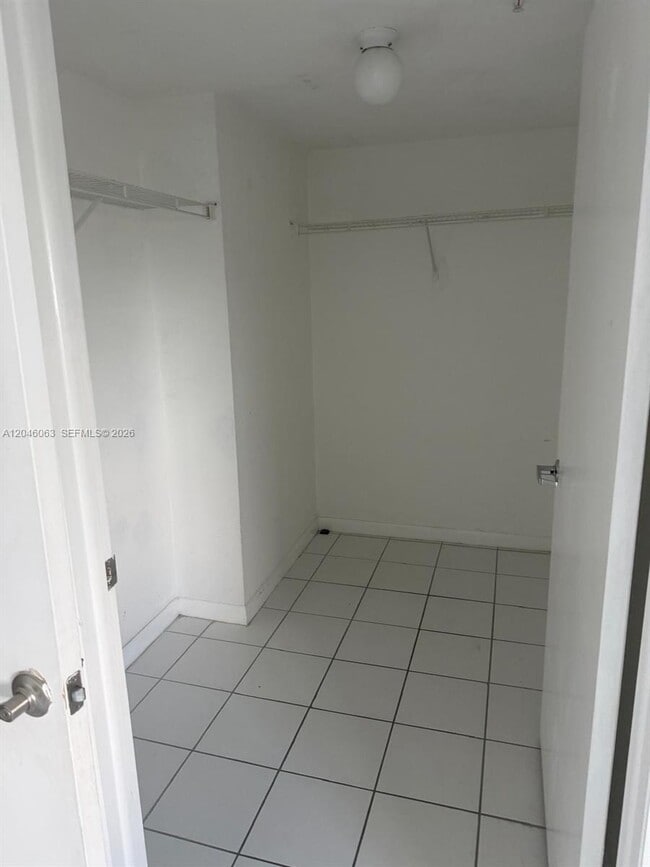 Building Photo - 21 E 3rd St Unit 405