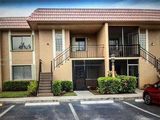 Building Photo - 201 Lakeview Dr Unit 204