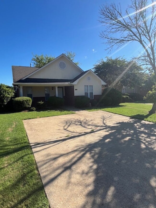 Photo - Renovated 3 Bedroom 2 Bath Home for Rent!