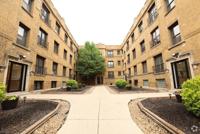 Building Photo - 724 W Roscoe St Rental