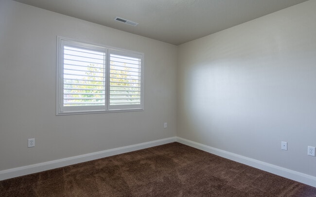 Photo - 986 Camel Springs Dr