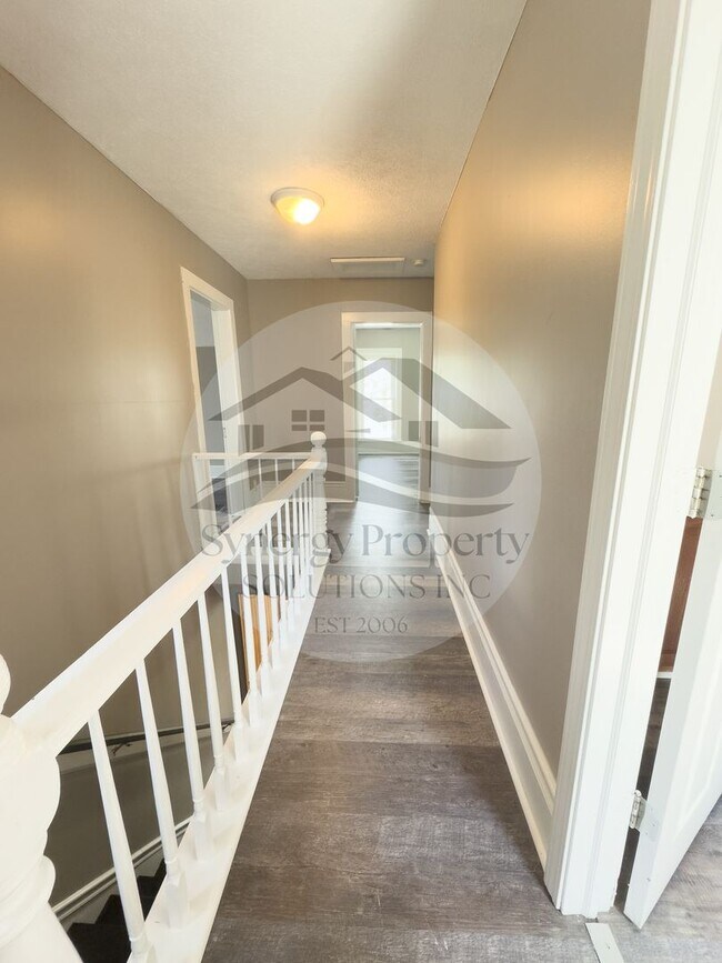 Photo - LARGE CRESTLINE HOUSE