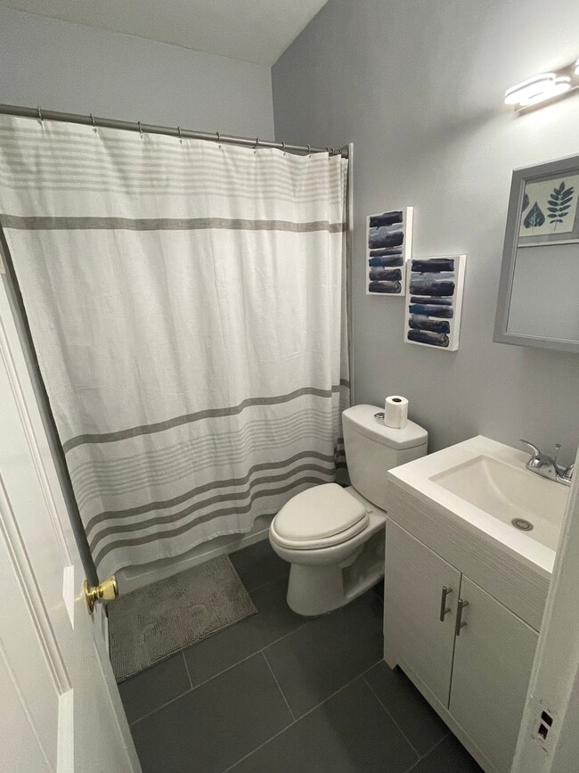 Photo - 417 Princeton Way NE