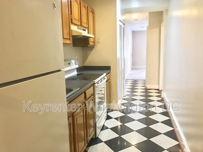 1700 West Virginia Ave NE Unidad NE Unit 3