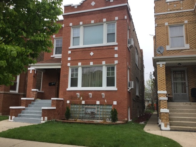Photo - 5312 W Wrightwood Ave Apartments Unit 1st floor