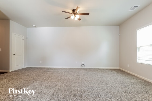 Photo - 215 Holly Way