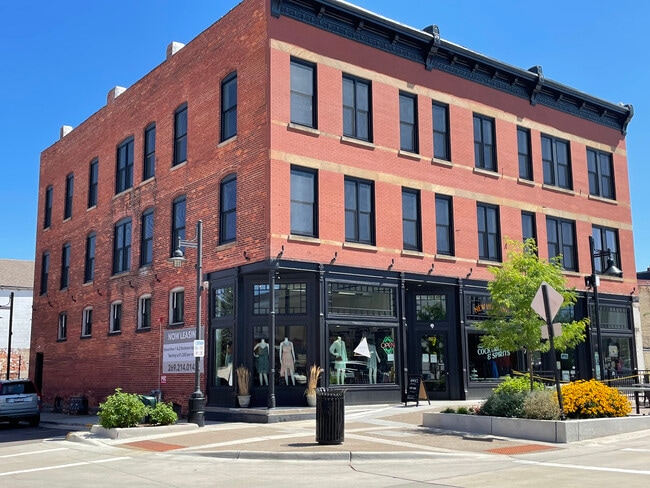 Photo - 253 Center St