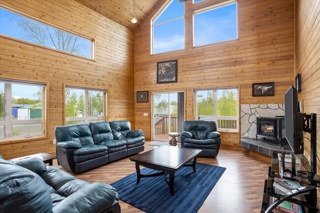 4935 N Flying Circus Cir