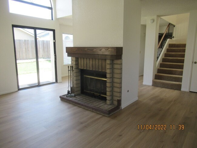 Photo - 1220 Iris Ct
