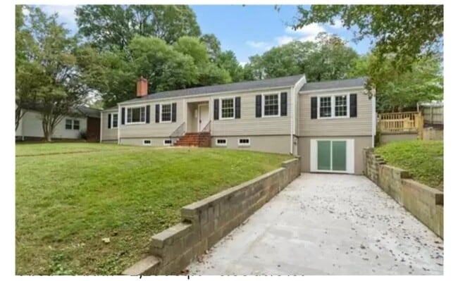Building Photo - 132 Chesterfield Ave Rental