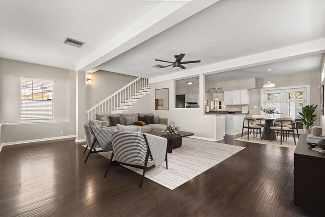 Photo - 742 N Westmoreland Dr