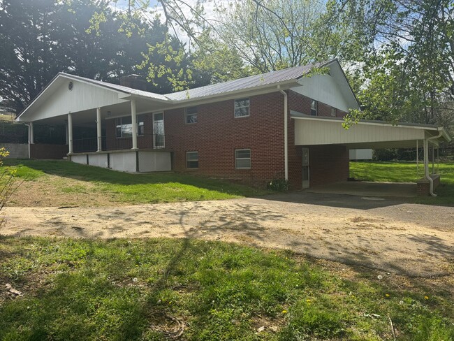 Photo - 3 Bedroom, 2 Bathroom Home located in Greeneville, TN