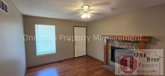 Photo - 3 Bedroom 2 Bathroom Duplex with 1 car garage in KCMO