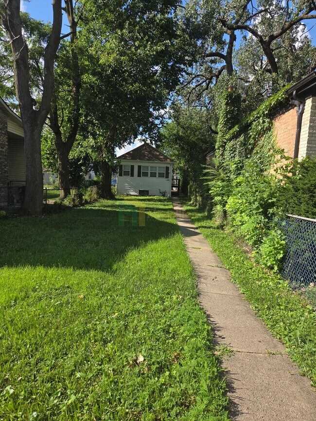 Photo - Beautifully Renovated 3 Bedroom / 1 Bathro...