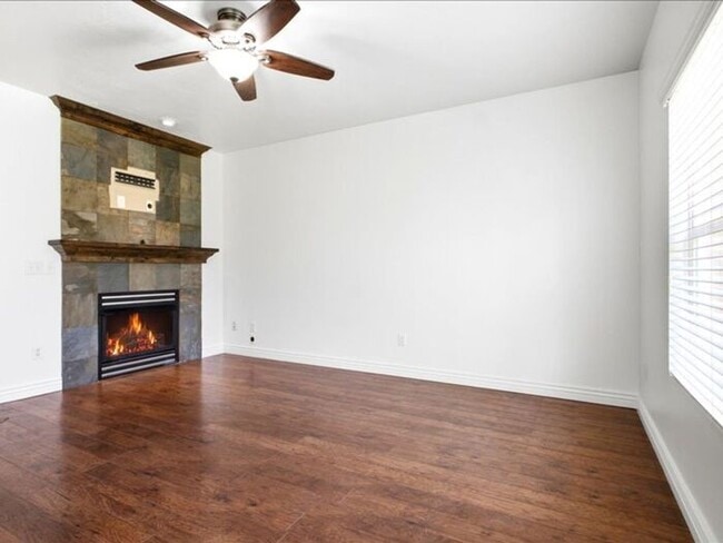 Photo - DRAPER BEAUTIFUL 3 BED 2.5 BATH TOWNHOME