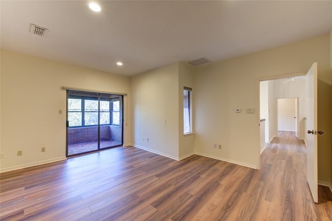 Building Photo - 5300 Mercer St