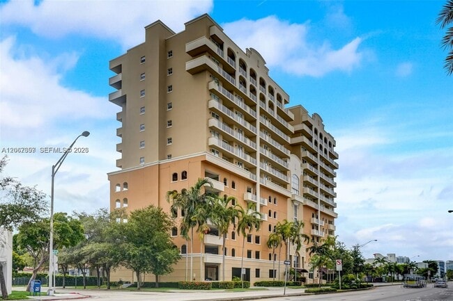 Building Photo - 2425 SW 27th Ave Unit 806
