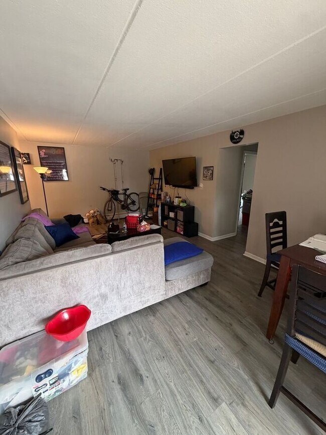 Photo - 170 E Lake St Unit 101 pR