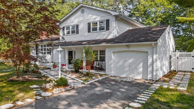 Photo - 27 Squire Ct