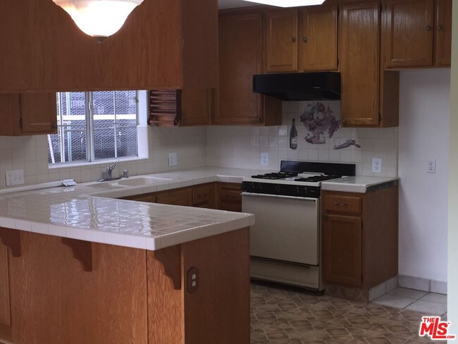 Photo - 5822 Harold Way Unidad D