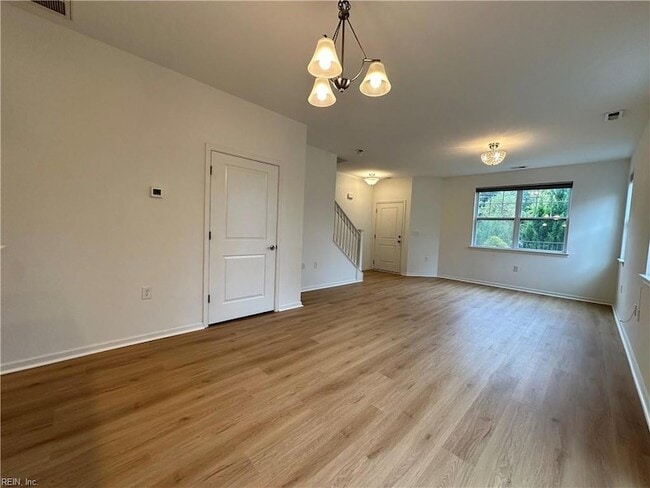 Photo - 2802 Rowling Wy