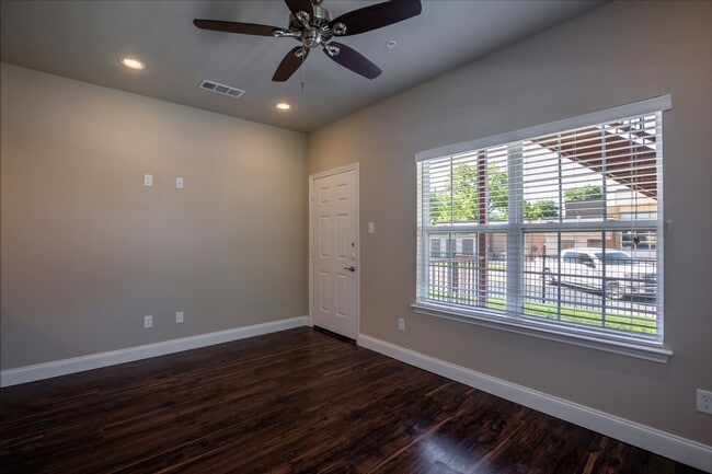 Photo - 13Underwood Apartments