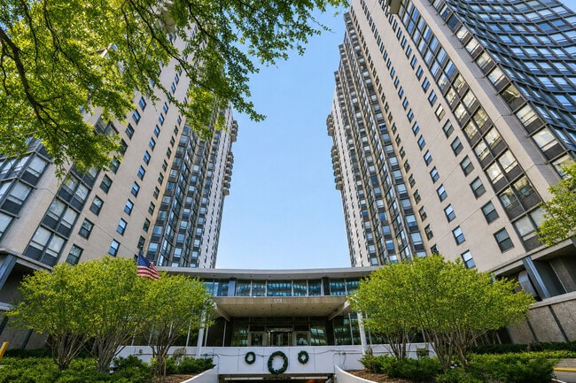 Building Photo - 5701 N Sheridan Rd Unit 22H