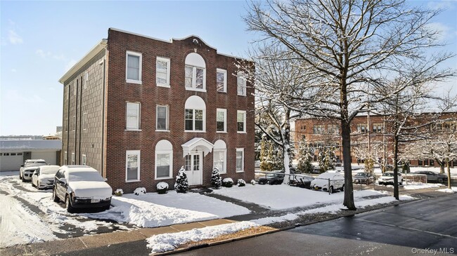 Building Photo - 5 Madison St Unit 2R