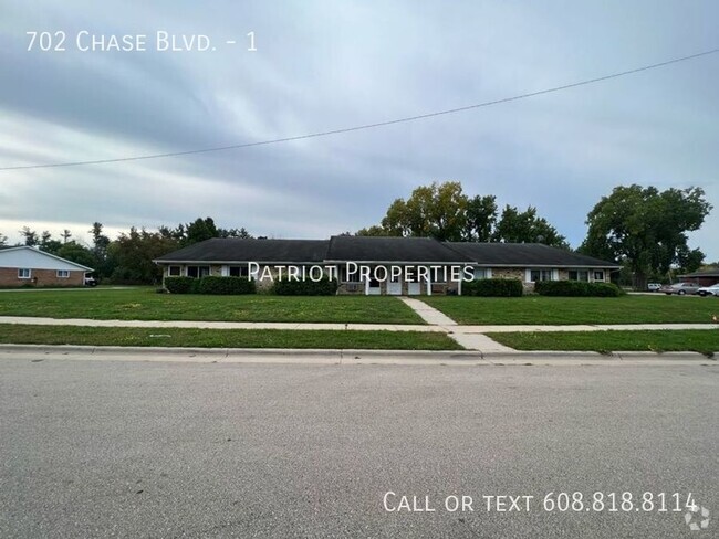 Building Photo - 1 bedroom/ 1 bath apartment in Sun Prairie... Unit 1