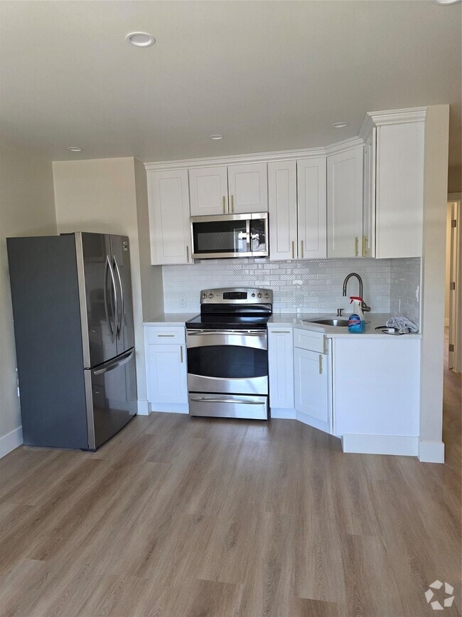 Building Photo - 63-31 76th St Unit 2nd Rental