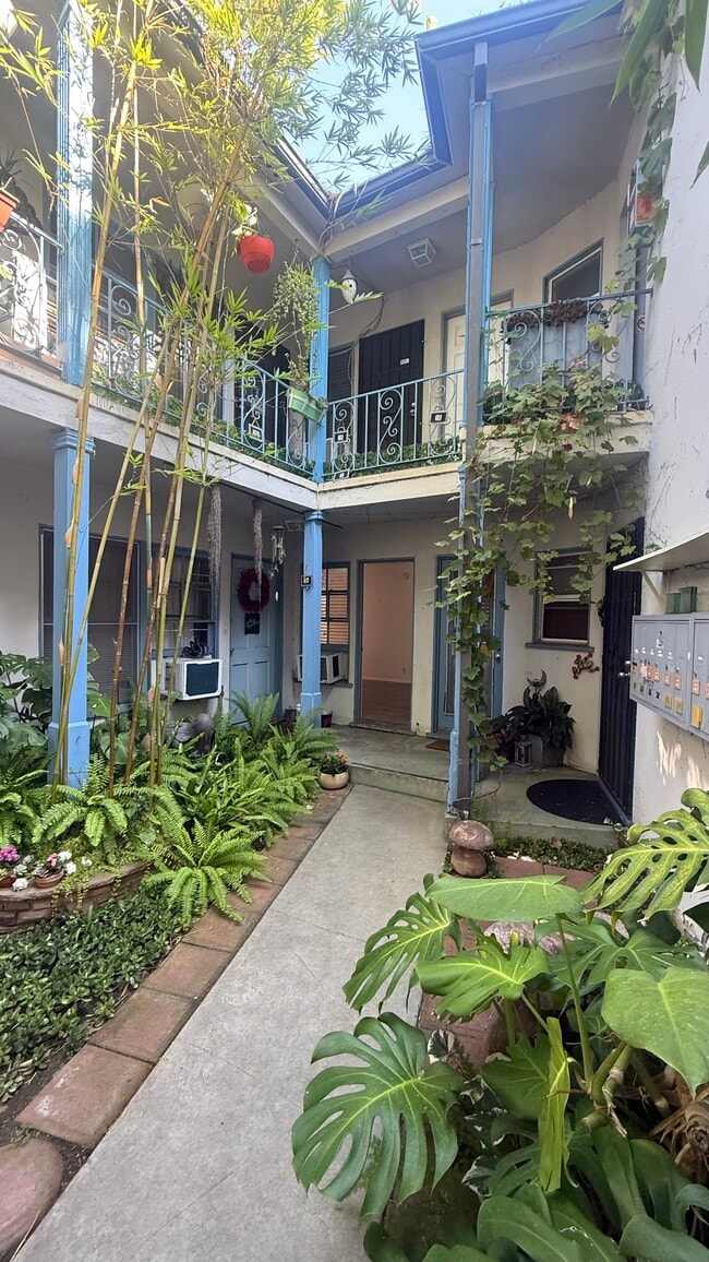 Photo - 1701 Nichols Canyon Rd Unidad #1F