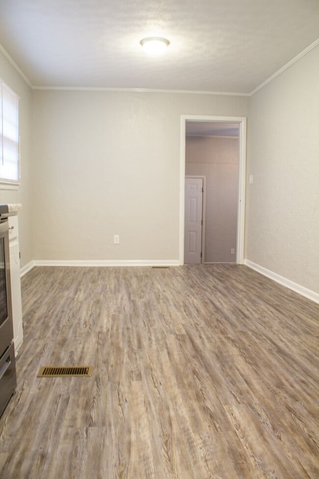 Photo - 111 Marie Ave SW