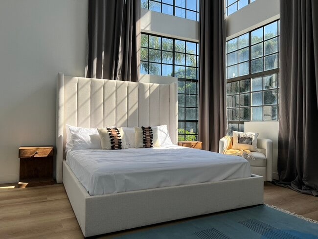 Photo - 2584 S Centinela Ave Unidad 1