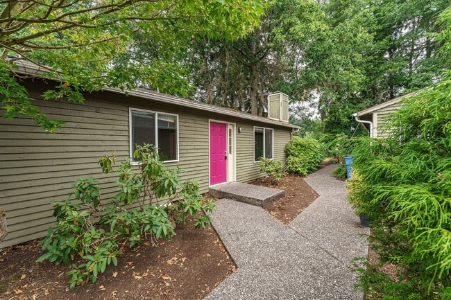 Building Photo - 2 Bedroom 2 Bath with single car garage Rental