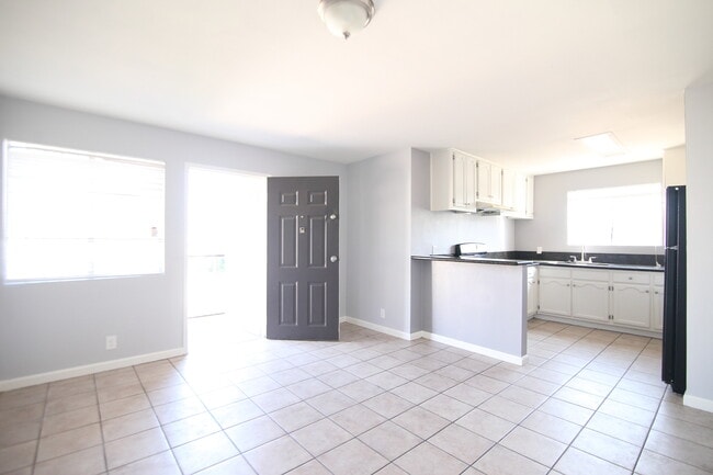 Photo - 736 Bernard St Unidad 203