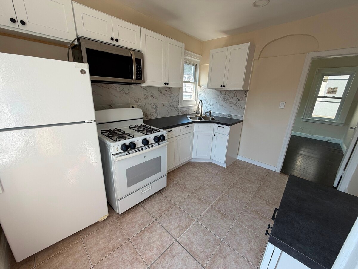 Kitchen - 4827 Bay Pky Unit 1 Bedroom Dublex