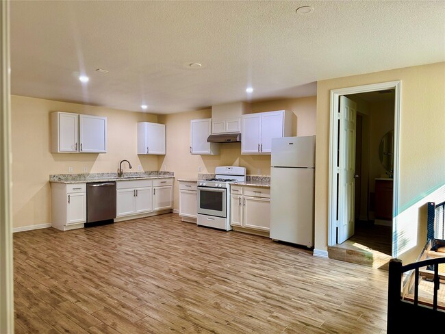 Building Photo - 711 Hahlo St