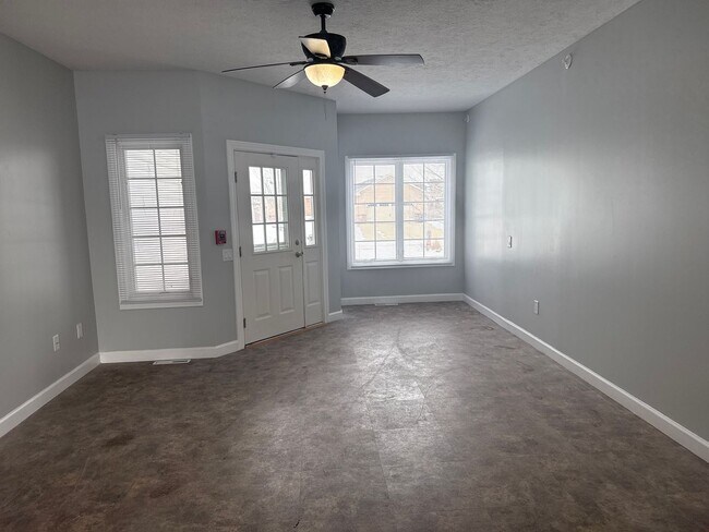 Photo - 622 Garvey Ln