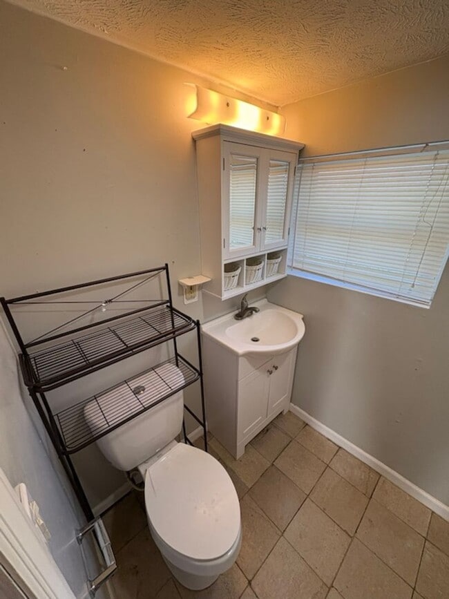 Photo - 420 W Old Andrew Johnson Hwy