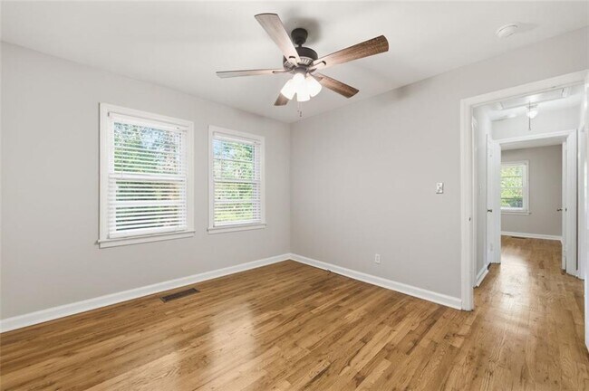 Photo - 1003 Valley Dr