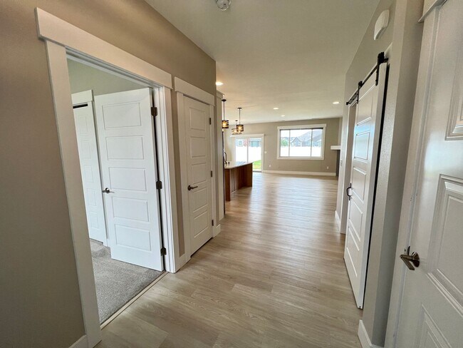 Photo - 3 Bed 2 Bath Beautiful Westend Home!