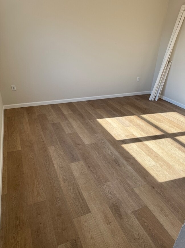 Photo - 185 Parkview Dr