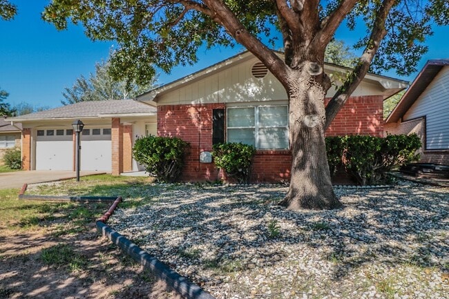 3 Bedroom 2 Bath Home Ready 7/10! - 3 Bedroom 2 Bath Home Ready 7/10!
