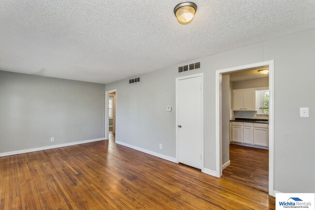 Building Photo - 7131 E Gilbert St Rental