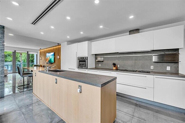 Photo - 1511 NE 4th Pl