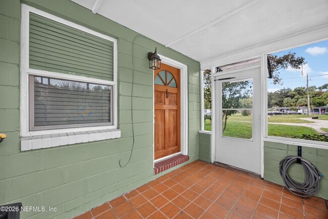 2256 Inwood Cir S