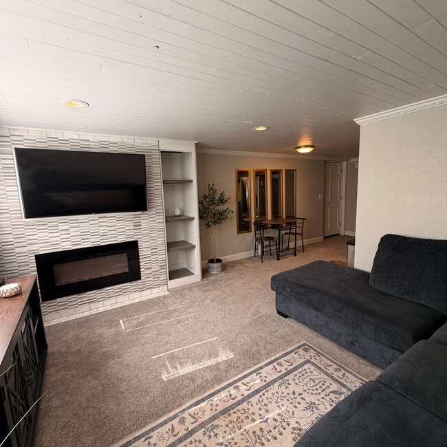1115 Delmar Ct NW Unit 1115-2