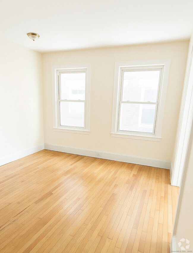 Building Photo - 402 Bond St Unit R Rental
